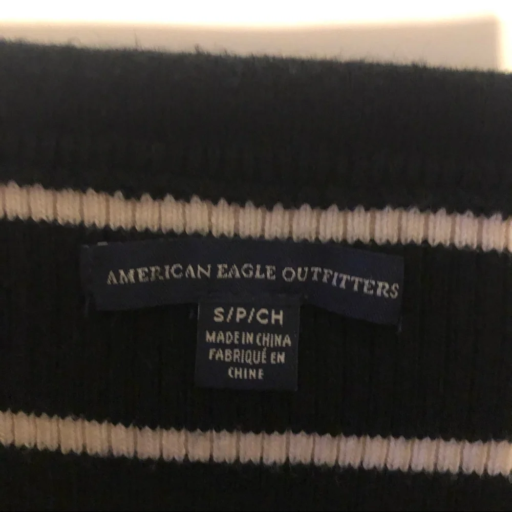 Woman’s American Eagle black & white stretchy Y2k cable knit striped sweater - Picture 4 of 4